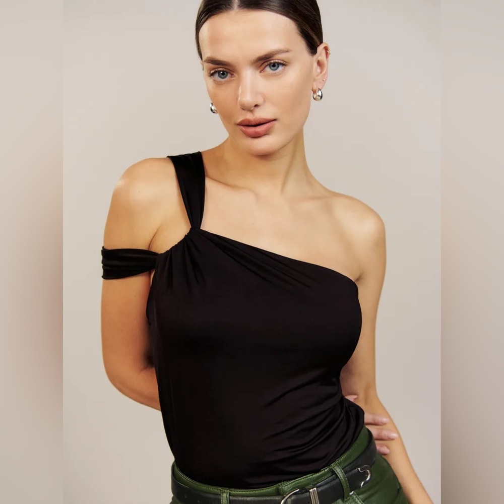 Reformation Arlie Black Top